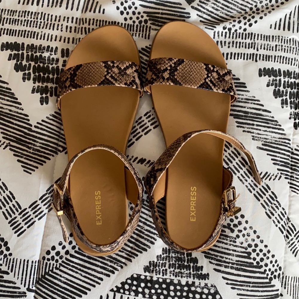 Express sandals